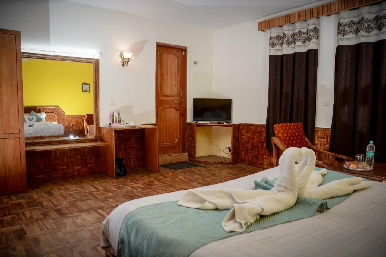Hotel Rajhans Manali Екстер'єр фото